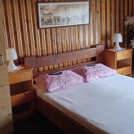Hostel Intim 95 Ron Bîrlad المظهر الخارجي الصورة