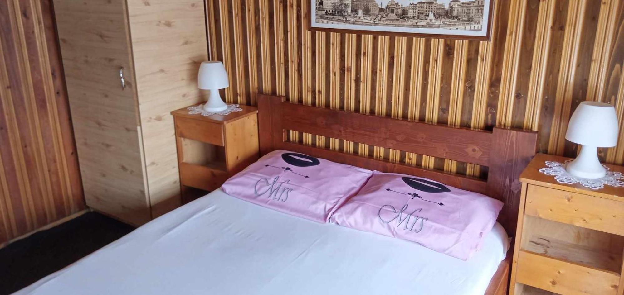 Hostel Intim 95 Ron Bîrlad المظهر الخارجي الصورة