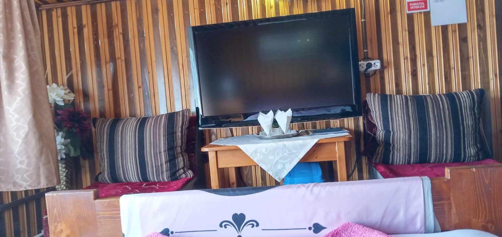 Hostel Intim 95 Ron Bîrlad المظهر الخارجي الصورة