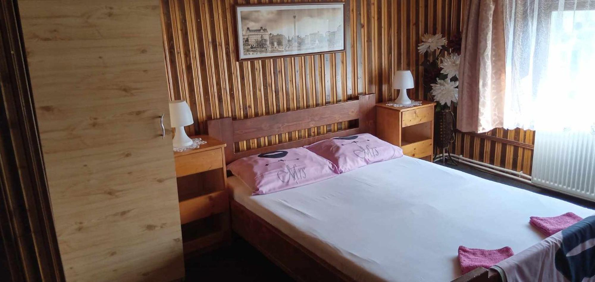 Hostel Intim 95 Ron Bîrlad المظهر الخارجي الصورة